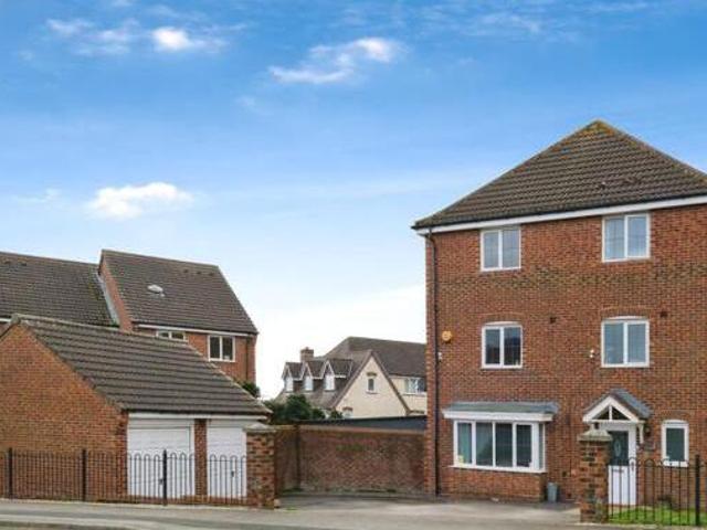 House for sale in Robin Hood, West Yorkshire