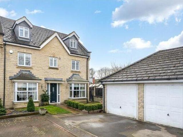 House for sale in Tranmere Park, Guiseley
