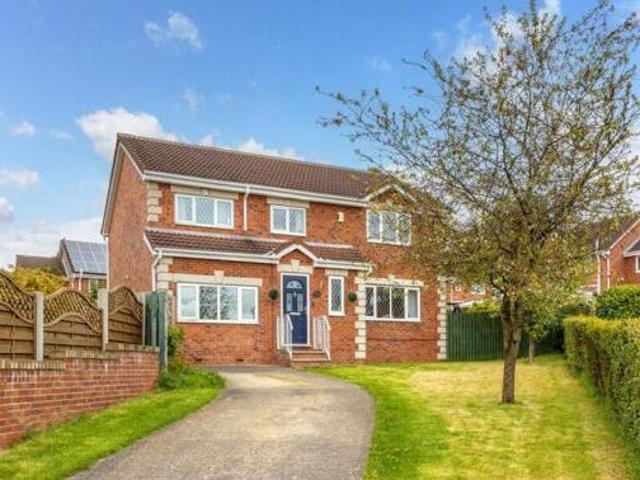 House for sale in Mapplewell, South Yorkshire
