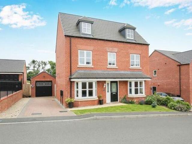 House for sale in Froggatt, East Midlands