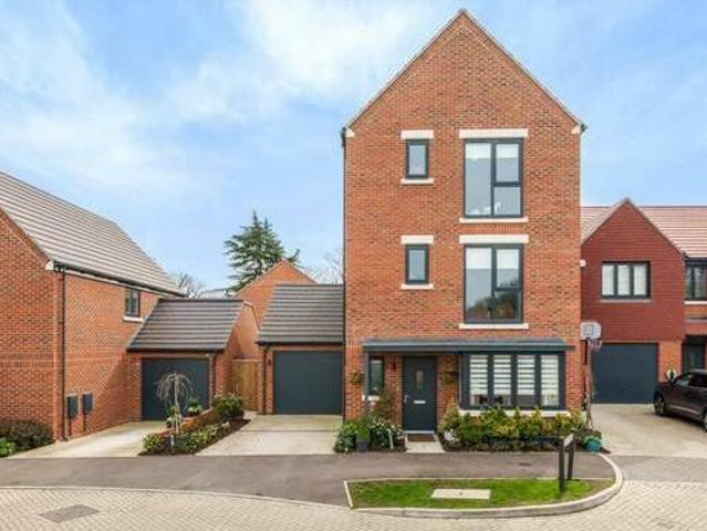 House for rent in Surrey
