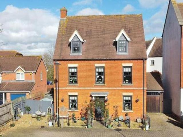 House for sale in Northampton, Northamptonshire