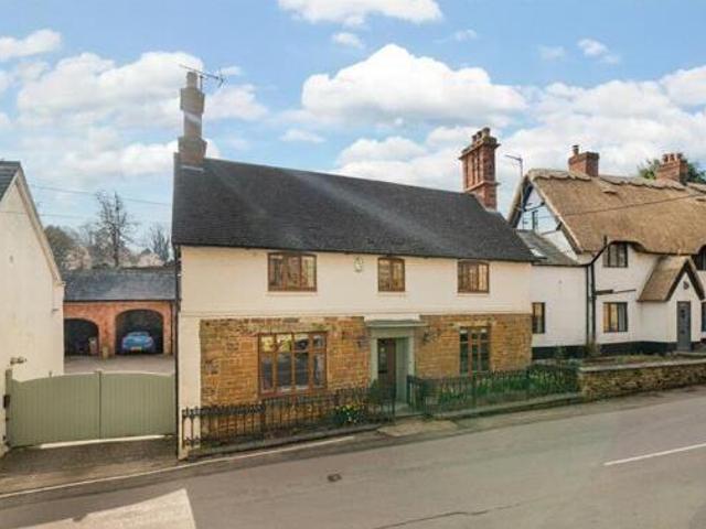 House for sale in Northampton, Northamptonshire