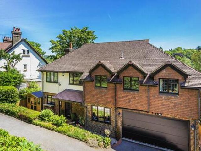 House for sale in Oxted, Hillview