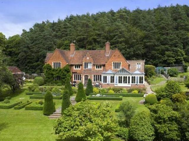 House for sale in Oxted, Hillview