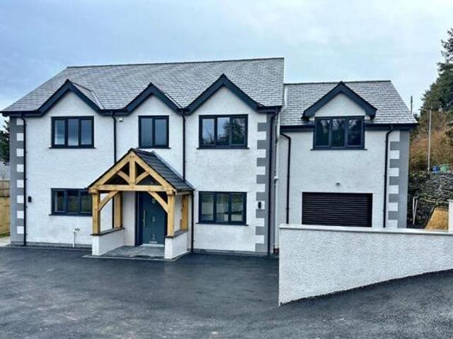 House for sale in Penrhyndeudraeth, Wales