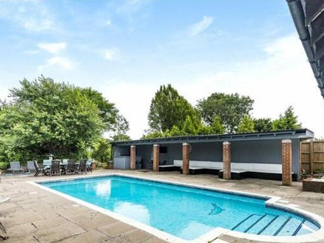 House for sale in Potters Bar, Hertfordshire