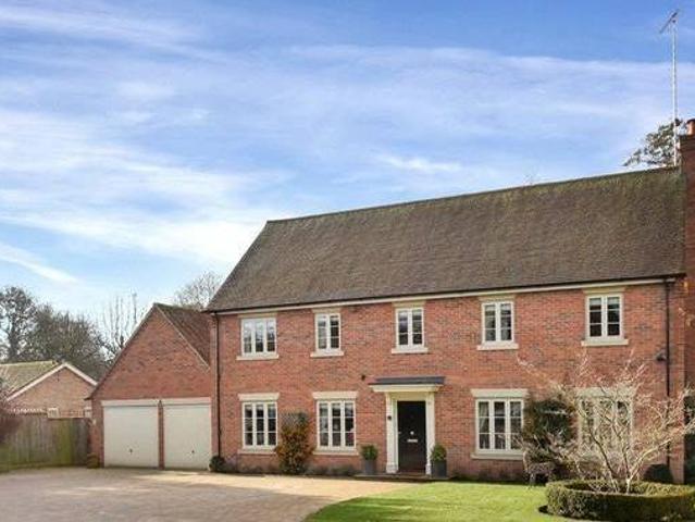House for sale in Froggatt, East Midlands