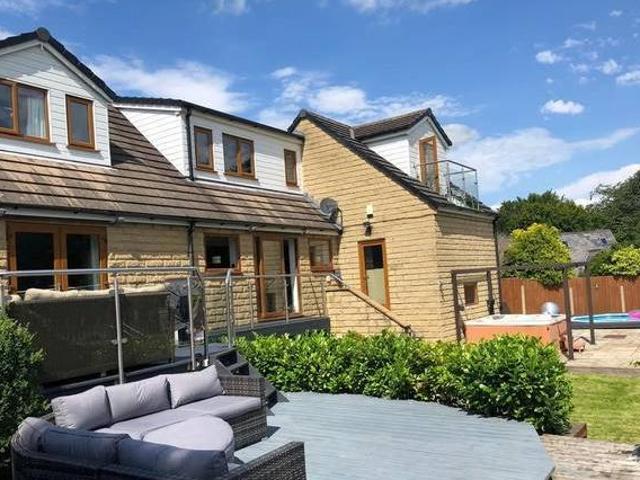 House for sale in Froggatt, East Midlands