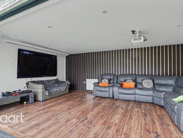 Farm for sale in Spring Park, Luton