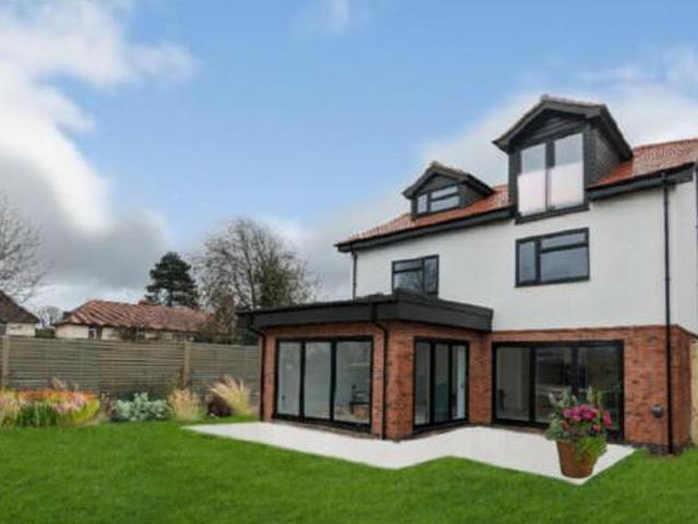 House for sale in Overslade, New Bilton