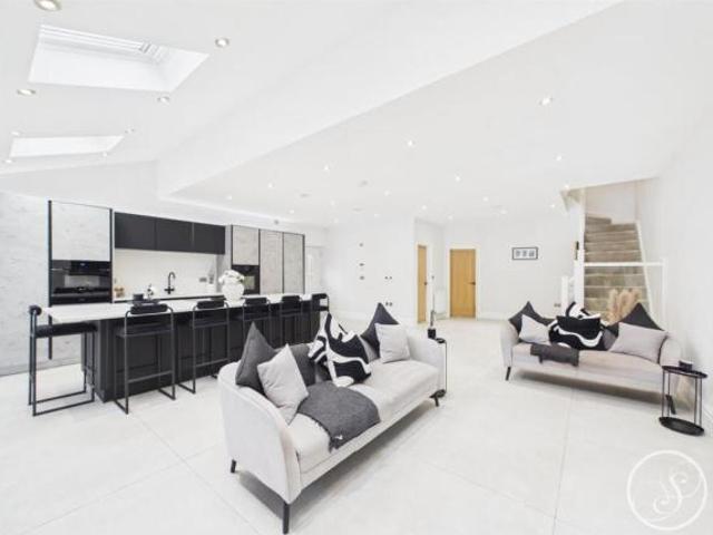 Farm for sale in Swillington Common, Leeds