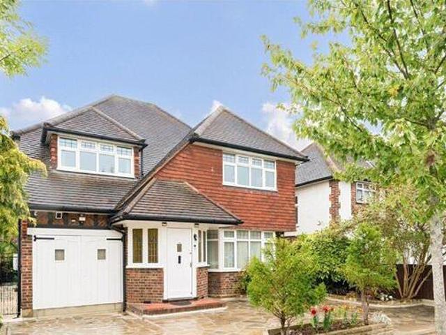 House for sale in Little Stanmore, Greater London
