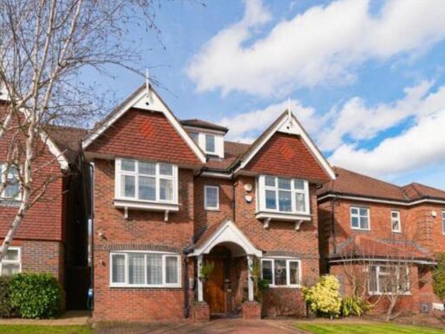 House for sale in Little Stanmore, Greater London