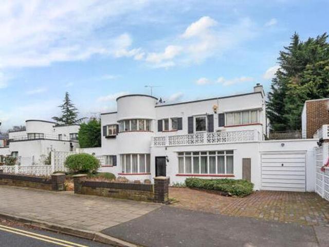 House for sale in Little Stanmore, Greater London