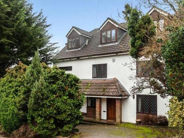 House for sale in Little Stanmore, Greater London