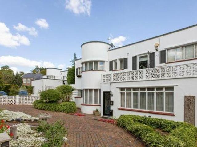 House for sale in Little Stanmore, Greater London