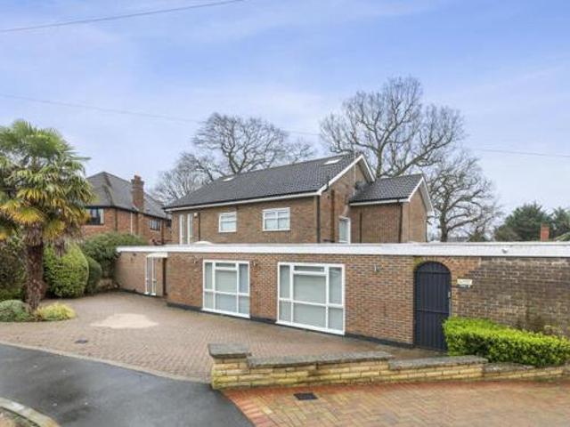 House for sale in Little Stanmore, Greater London