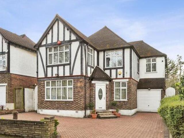 House for sale in Little Stanmore, Greater London