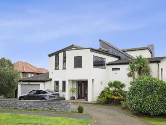 House for sale in Little Stanmore, Greater London