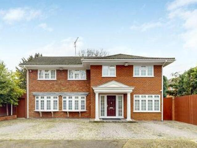 House for sale in Little Stanmore, Greater London