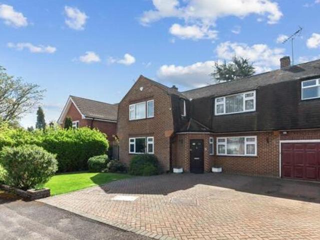 House for sale in Little Stanmore, Greater London