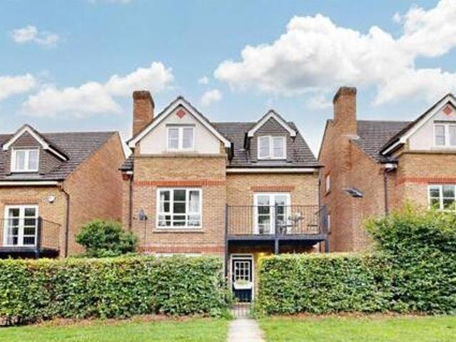 House for sale in Little Stanmore, Greater London
