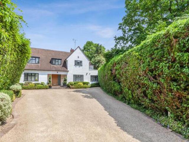 House for sale in Little Stanmore, Greater London