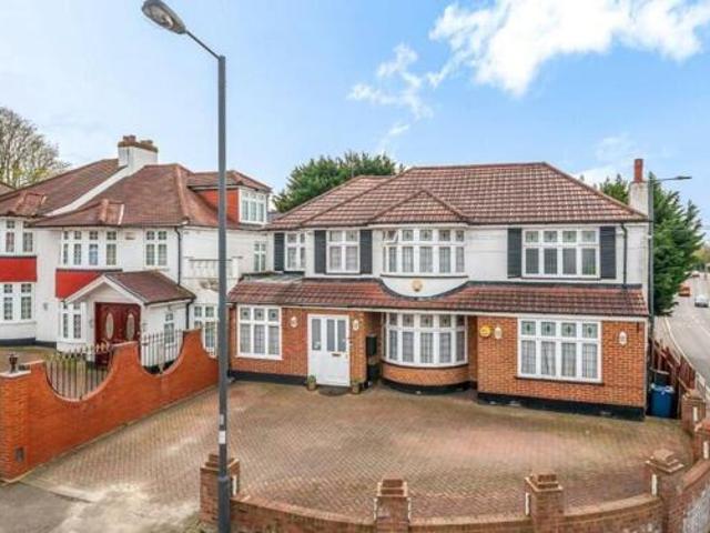 House for sale in Little Stanmore, Greater London