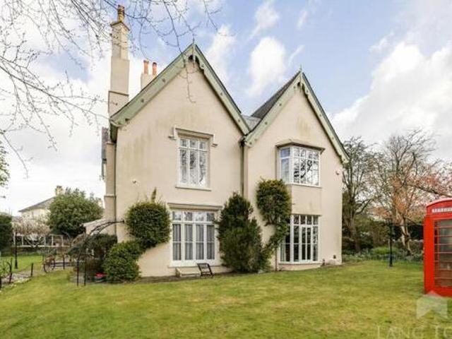 House for sale in Follaton, Strode