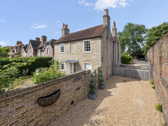 Farm for sale in Ickenham