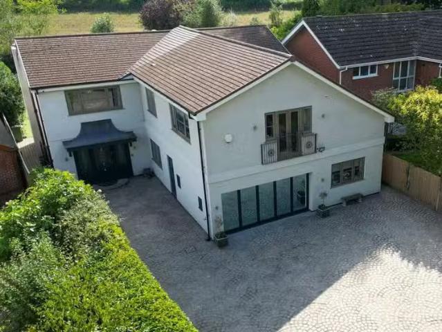 House for sale in Bickenhill