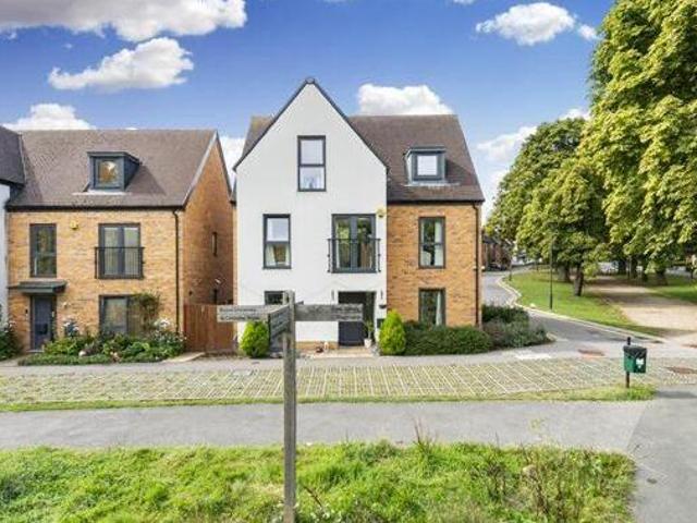 House for sale in Uxbridge, Greater London
