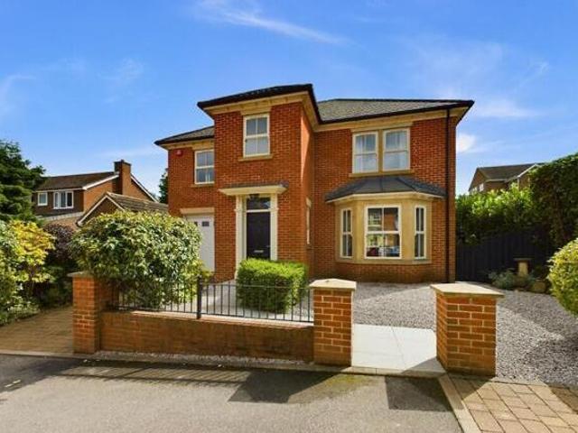 House for sale in Wrenthorpe, West Yorkshire