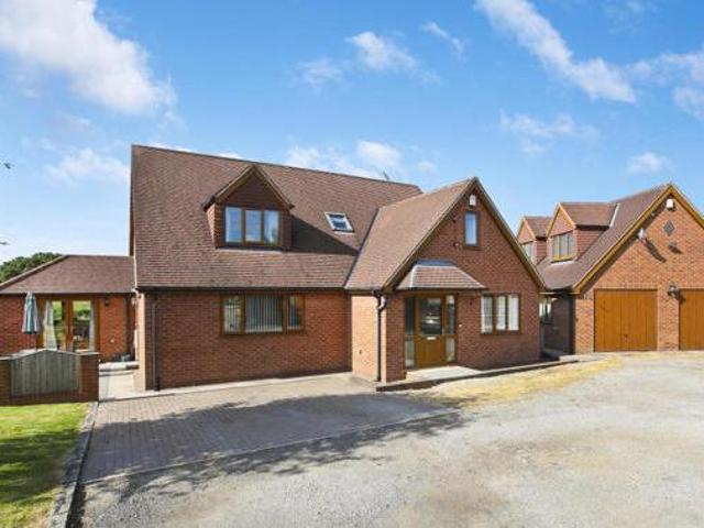 House for sale in Ossett, West Yorkshire