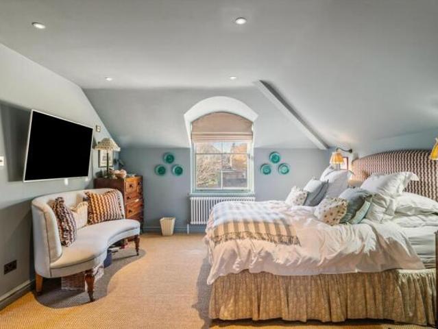Property for sale in Cat Hill