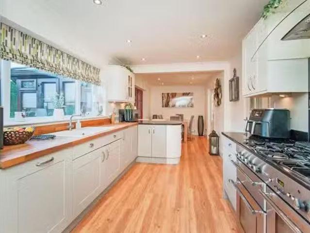 House for sale in Wentbridge