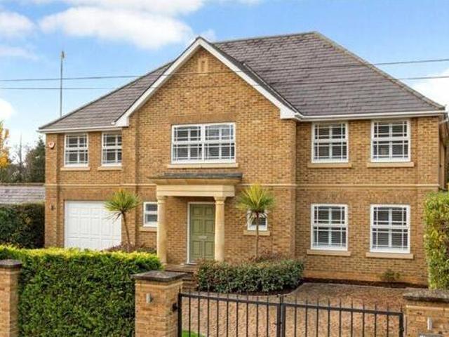 House for sale in Heol-las, Surrey