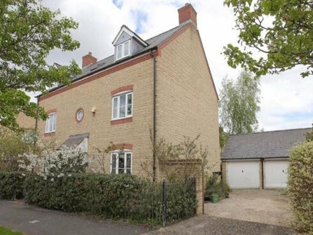 House for sale in Madley Park, Black Bourton