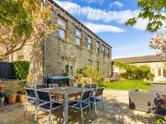 House for sale in Holmfirth, West Yorkshire