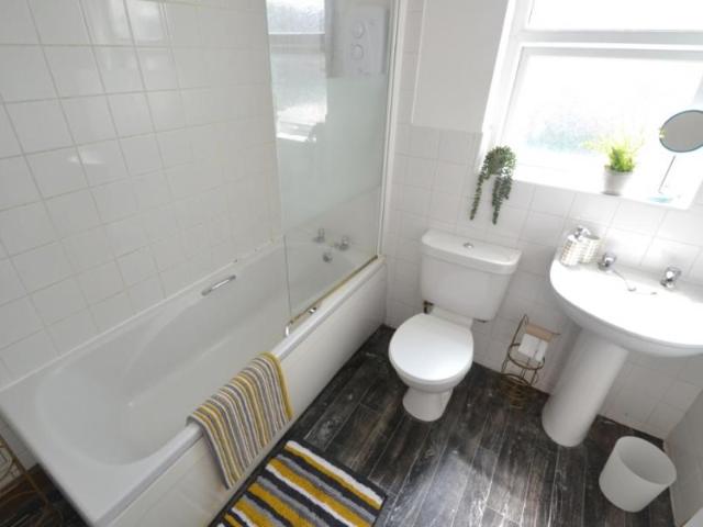 House for rent in Compton Acres, Barton In Fabis