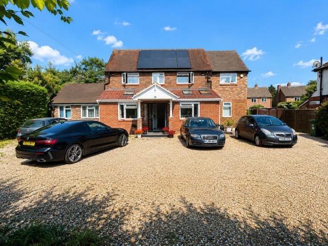 House for rent in Heol-las, Surrey