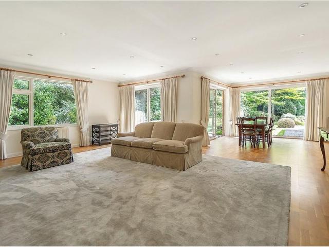 House for rent in Royal Borough of Kingston upon Thames, Greater London