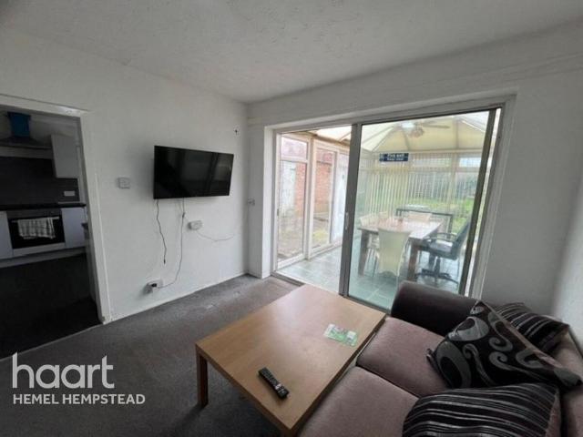 House for rent in Bennetts End, Pouchen End
