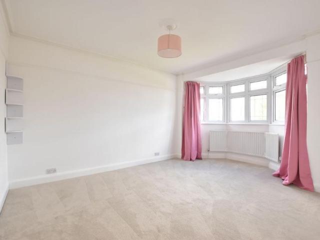 House for rent in Pachesham Park, Surrey