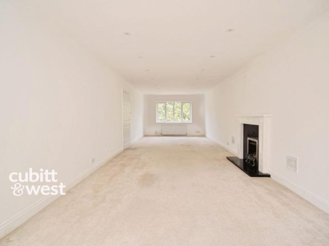 House for rent in Caterham Valley, Hillview