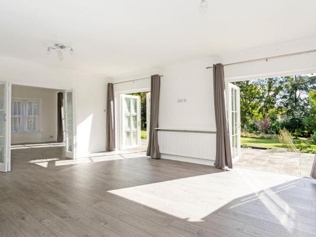 House for rent in Heronsgate, Batchworth