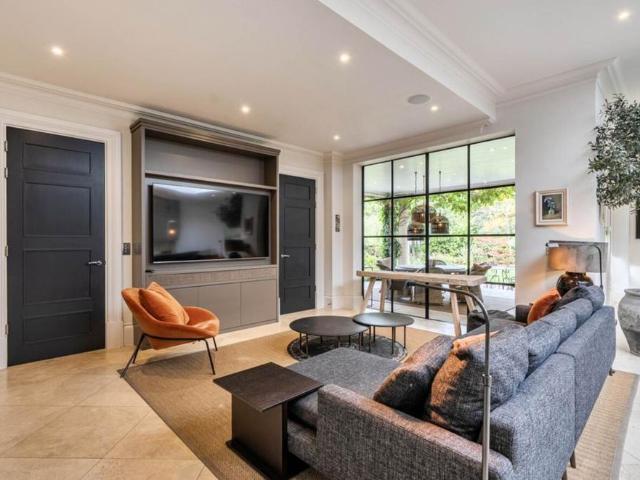 House for rent in Oxshott, Elmbridge