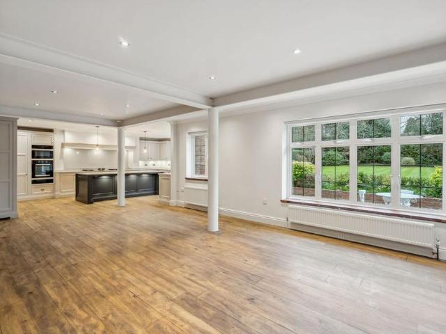 House for rent in Beaconsfield, Forty Green