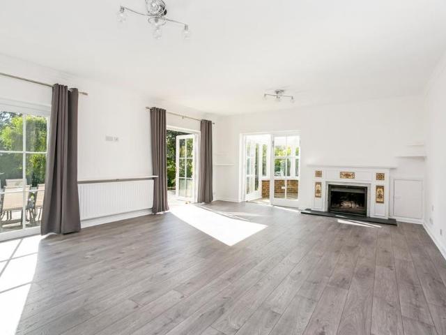 House for rent in Heronsgate, Batchworth